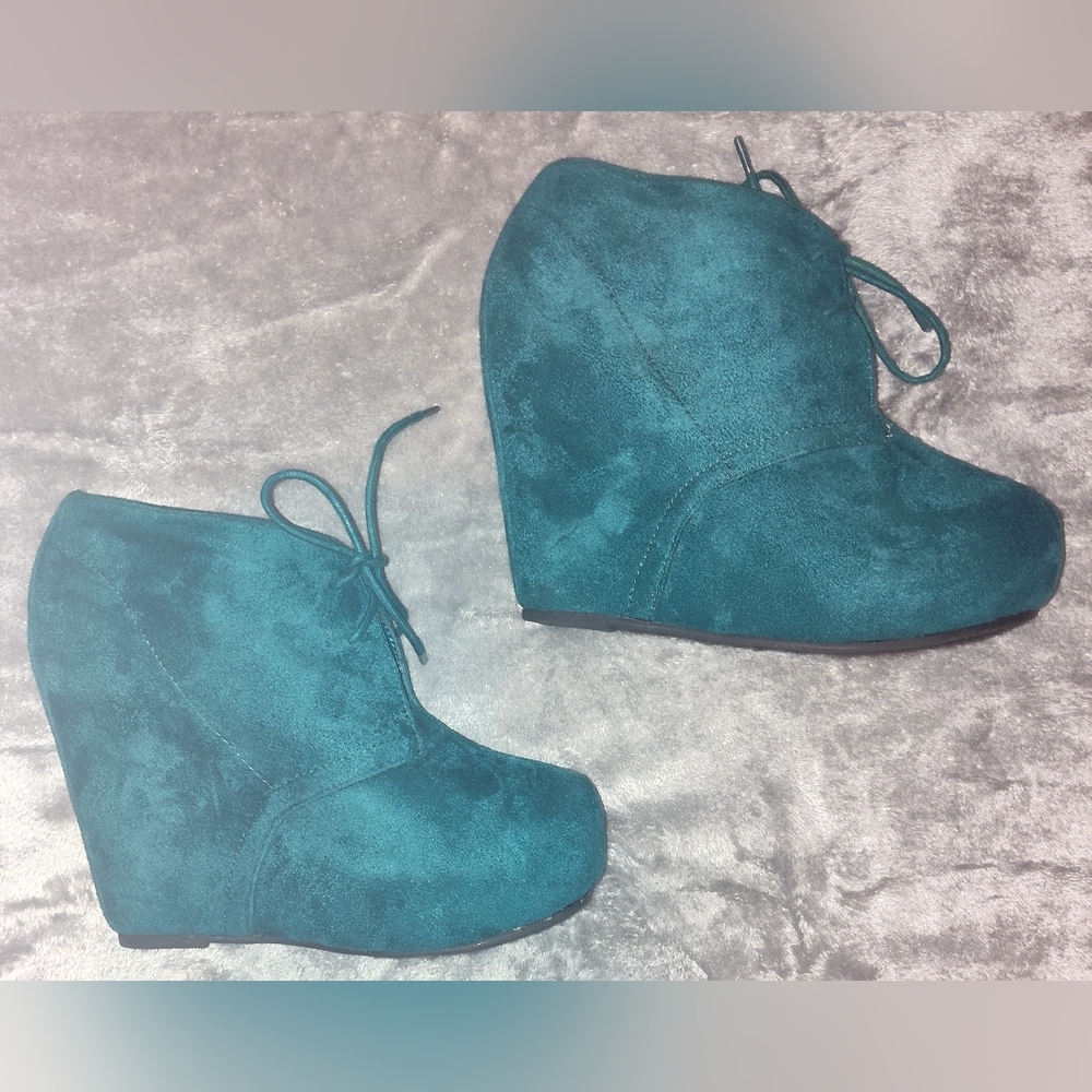 Breckelle’s Wedge Bootie